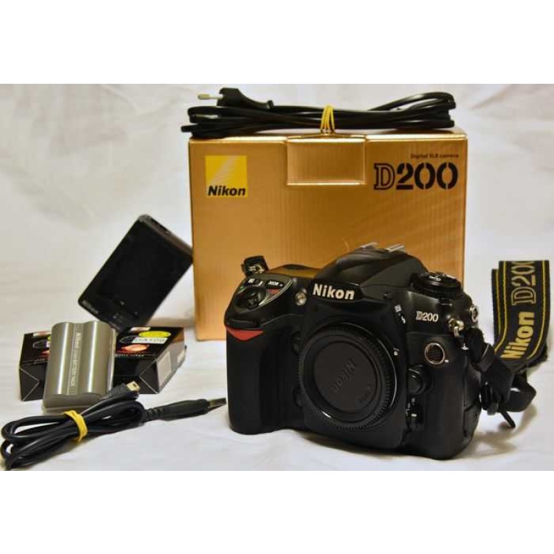 Nikon D200 cuerpo y power grip MB200 todo en caja